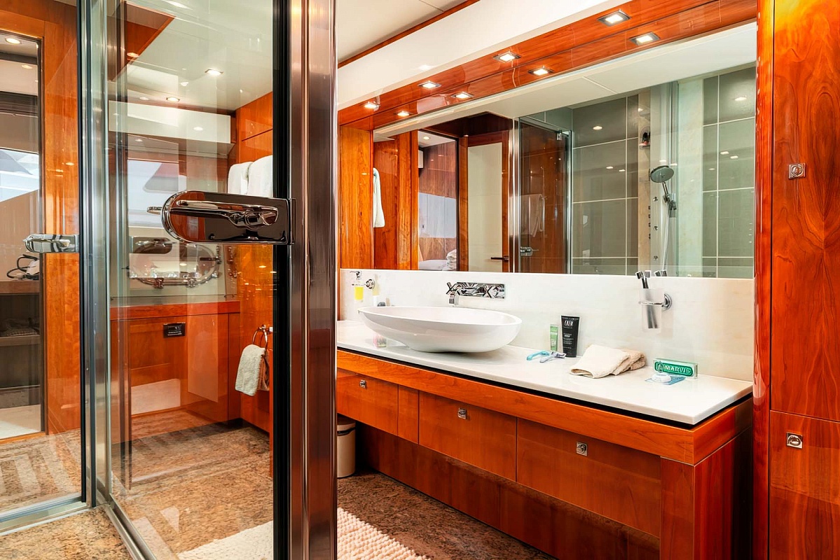 Аренда мега яхты 	Sunseeker 115 Predator в Сочи